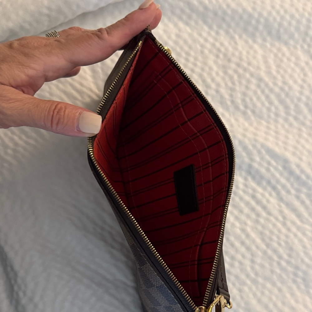 Louis Vuitton wristlet pochette - Picture 6 of 12